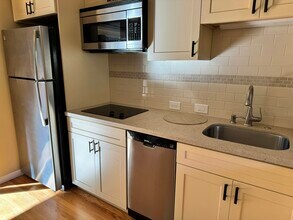 760 La Mesa Dr in Menlo Park, CA - Building Photo - Building Photo