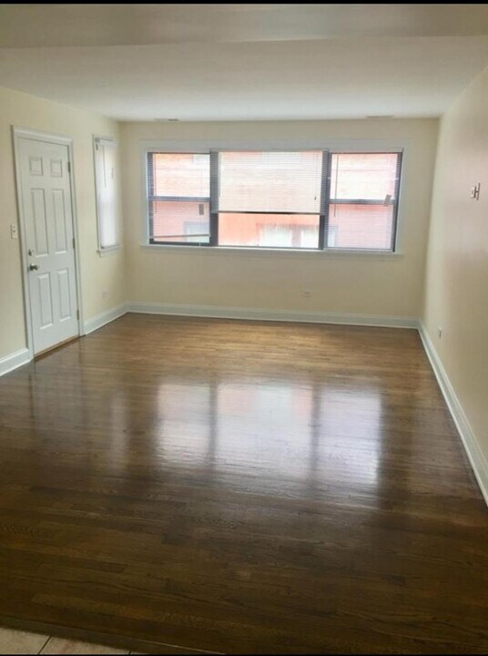 1348 W Chase Ave, Unit GARDEN in Chicago, IL - Foto de edificio