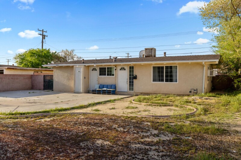 1051 W Ave J-6 in Lancaster, CA - Building Photo