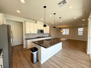 7381 Fleeting Joys Ave in Las Vegas, NV - Building Photo - Building Photo