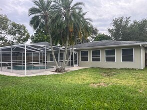 1315 Whitacre Dr in Clearwater, FL - Building Photo - Building Photo