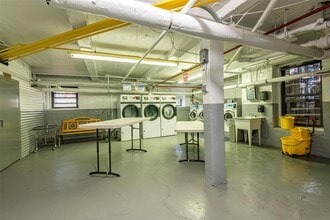7234 Austin St in New York, NY - Building Photo - Building Photo
