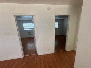 300 SW 4th Ct in Fort Lauderdale, FL - Foto de edificio - Building Photo