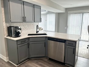 1273 Silk Oak Ln in Bartlett, IL - Building Photo - Building Photo