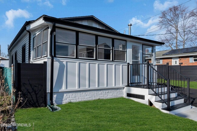 property at 1807-1809 Laurel Terrace