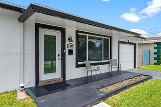 2485 NW 84th Way in Sunrise, FL - Building Photo - Building Photo