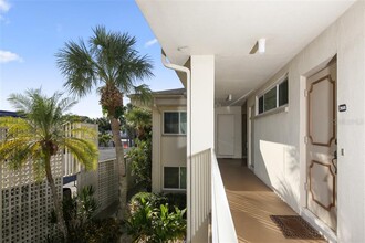 500 S Washington Dr in Sarasota, FL - Foto de edificio - Building Photo