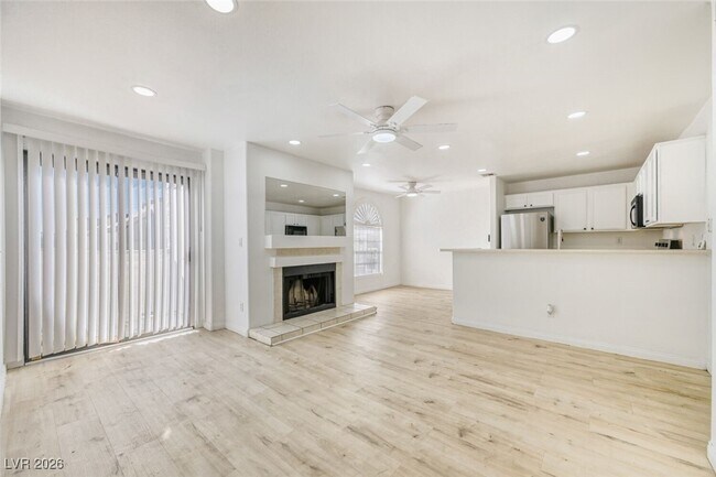 2972 Juniper Hills Blvd in Las Vegas, NV - Foto de edificio - Building Photo