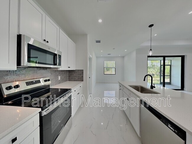 2309 NE 39th St in Cape Coral, FL - Building Photo - Building Photo