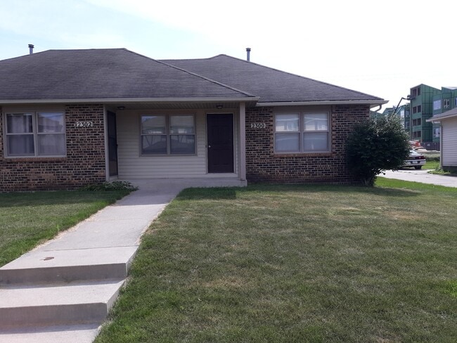2302 Prairie View East in Ames, IA - Building Photo - Building Photo