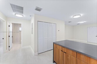 1181 NW 66th St in Miami, FL - Building Photo - Building Photo