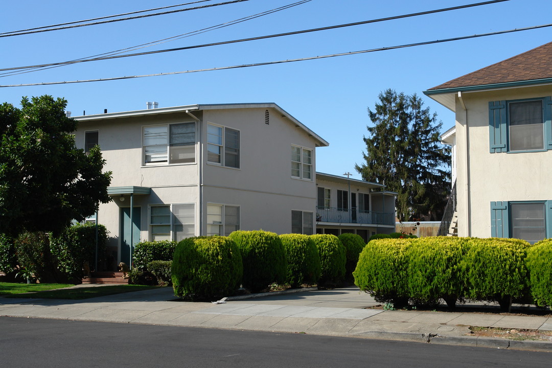 215 Anita Rd in Burlingame, CA - Foto de edificio