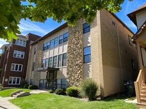 16 E. Gorham in Madison, WI - Foto de edificio - Building Photo