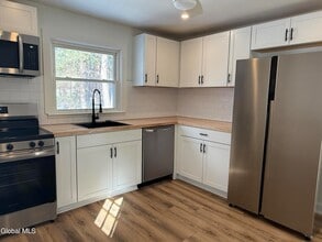 98 Willow St in Guilderland, NY - Building Photo - Building Photo