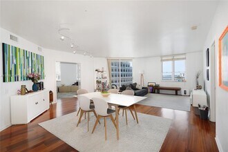 701 Brickell Key Blvd in Miami, FL - Building Photo - Building Photo