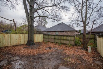 221 E Adobe St in Fayetteville, AR - Building Photo - Building Photo