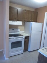 1717 Dixon Blvd in Cocoa, FL - Foto de edificio - Building Photo