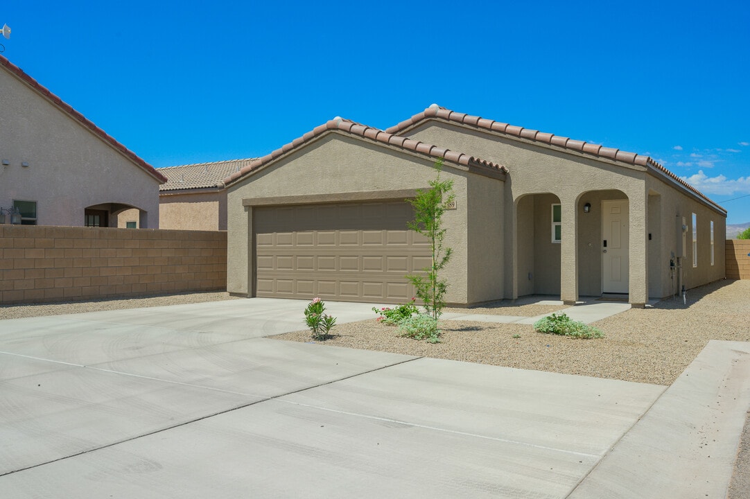 2389 Cottonwood Dr in Bullhead City, AZ - Building Photo