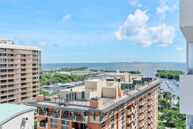 2889 McFarlane Rd in Miami, FL - Building Photo - Building Photo