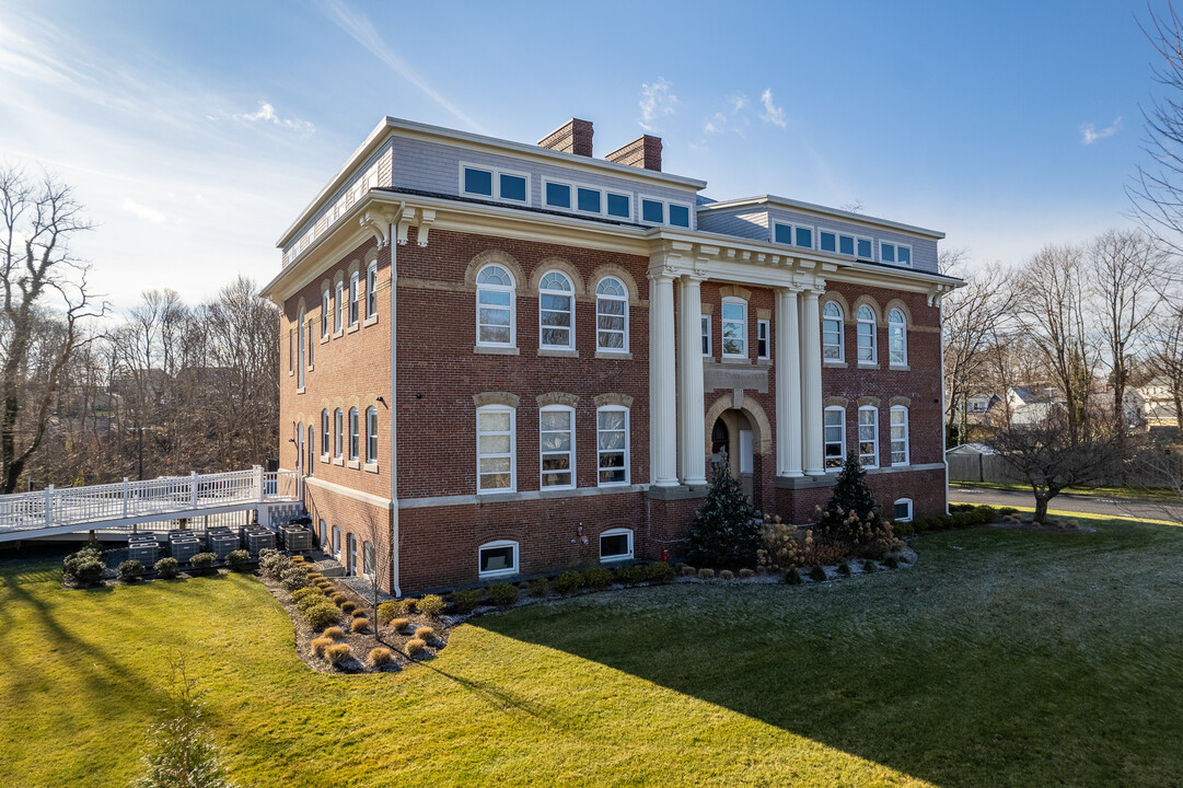 Mount Pleasant School in Plymouth, MA - Building Photo