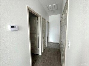 13 N 58th St in Mission, TX - Foto de edificio - Building Photo