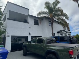 7005 La Jolla Blvd in La Jolla, CA - Building Photo