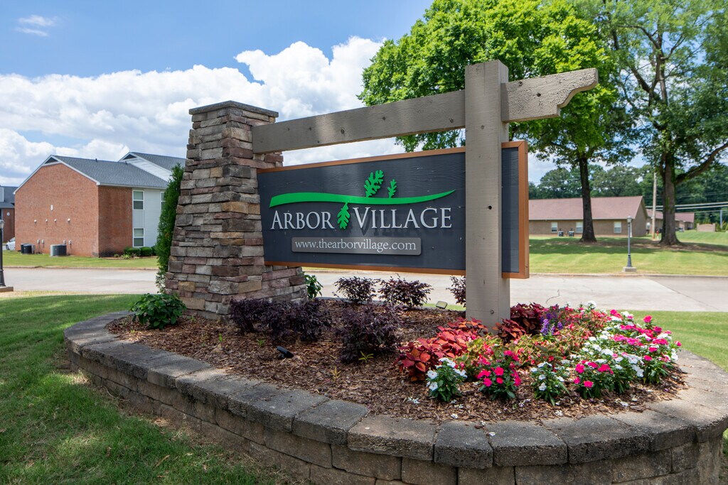 Arbor Village Apartments in Muscle Shoals, AL