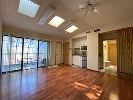 130 Blackjack Dr, Unit Sun room in Sedona, AZ - Building Photo