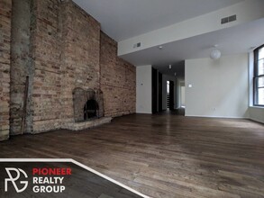 604 W Surf St, Unit 2 in Chicago, IL - Building Photo - Building Photo