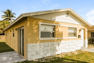 513 SW 10th St in Delray Beach, FL - Building Photo - Building Photo