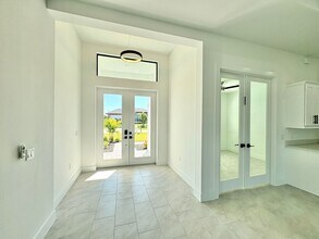 829 NE 11th St in Cape Coral, FL - Building Photo - Building Photo