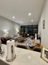 4555 N Ravenswood Ave in Chicago, IL - Building Photo - Building Photo