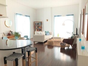 7290 SW 90th St in Miami, FL - Building Photo - Building Photo