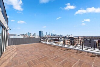 197 Pine St in Jersey City, NJ - Building Photo - Building Photo