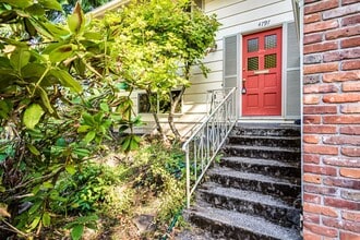 4797 Donald St in Eugene, OR - Foto de edificio - Building Photo