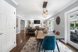 30 Old Fish Cove Rd in Southampton, NY - Building Photo - Building Photo