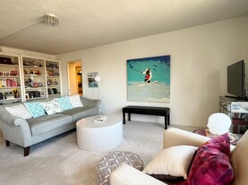 4545 Wornall Rd in Kansas City, MO - Building Photo