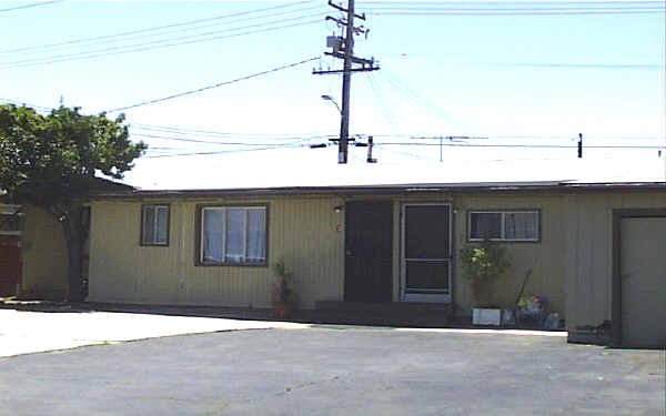 1975 Wallace Ave in Costa Mesa, CA - Building Photo - Building Photo