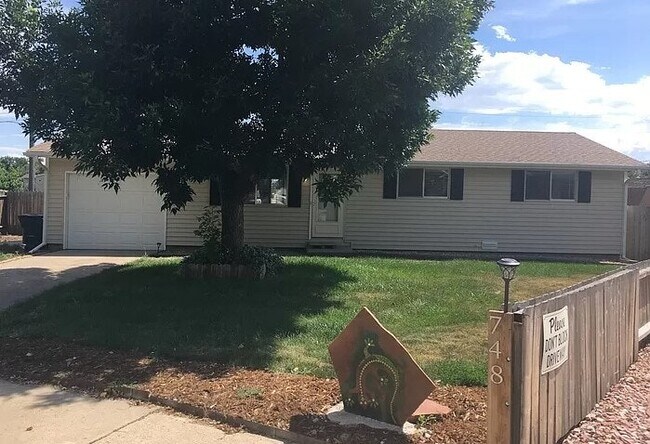 748 Bunyan Ct in Berthoud, CO - Foto de edificio - Building Photo