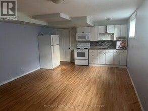179 Hanmer St W in Barrie, ON - Building Photo - Building Photo