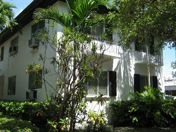 215 Antilla Ave in Coral Gables, FL - Foto de edificio - Building Photo