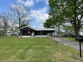 106 N 4th St in Celeste, TX - Building Photo - Building Photo