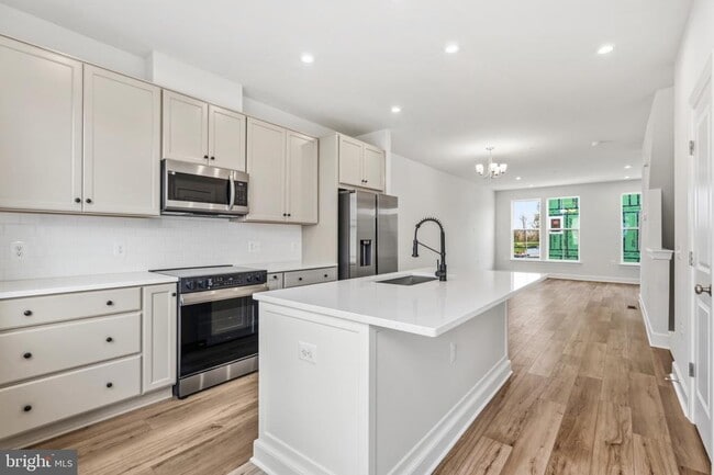 602 Watermans Dr in Woodbridge, VA - Building Photo - Building Photo