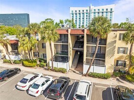 5304 W Kennedy Blvd in Tampa, FL - Building Photo