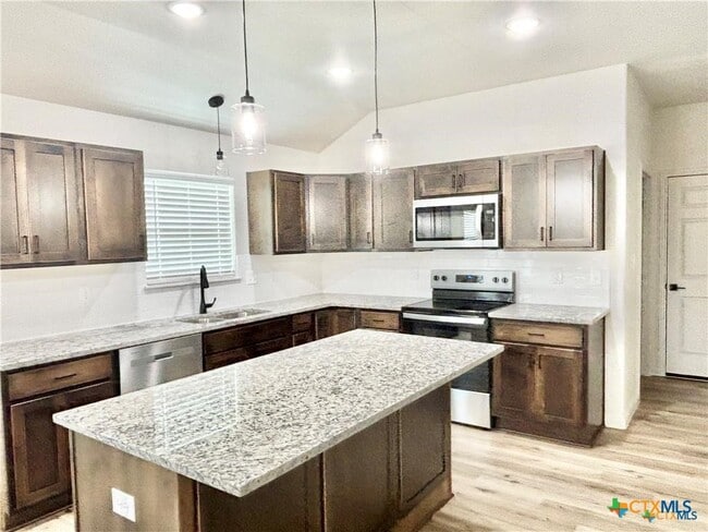 3615 Hanselman Rd in Victoria, TX - Building Photo - Building Photo