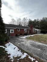 6705 Everett Rd in Forest, VA - Building Photo