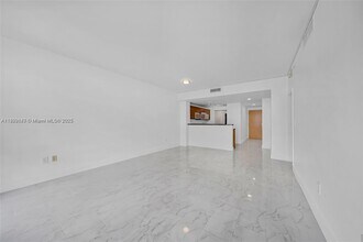 244 Biscayne Blvd, Unit 3704 in Miami, FL - Building Photo - Building Photo