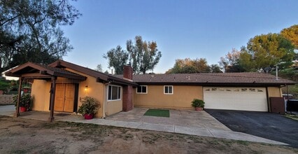 434 Summerhill Ct in Alpine, CA - Building Photo - Building Photo