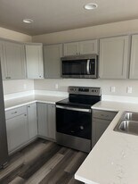612 Mead Ave in Everson, WA - Building Photo