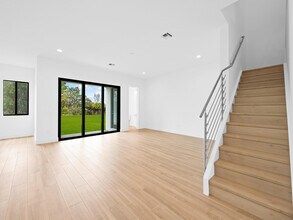 1446 SW 23rd St in Fort Lauderdale, FL - Building Photo - Building Photo